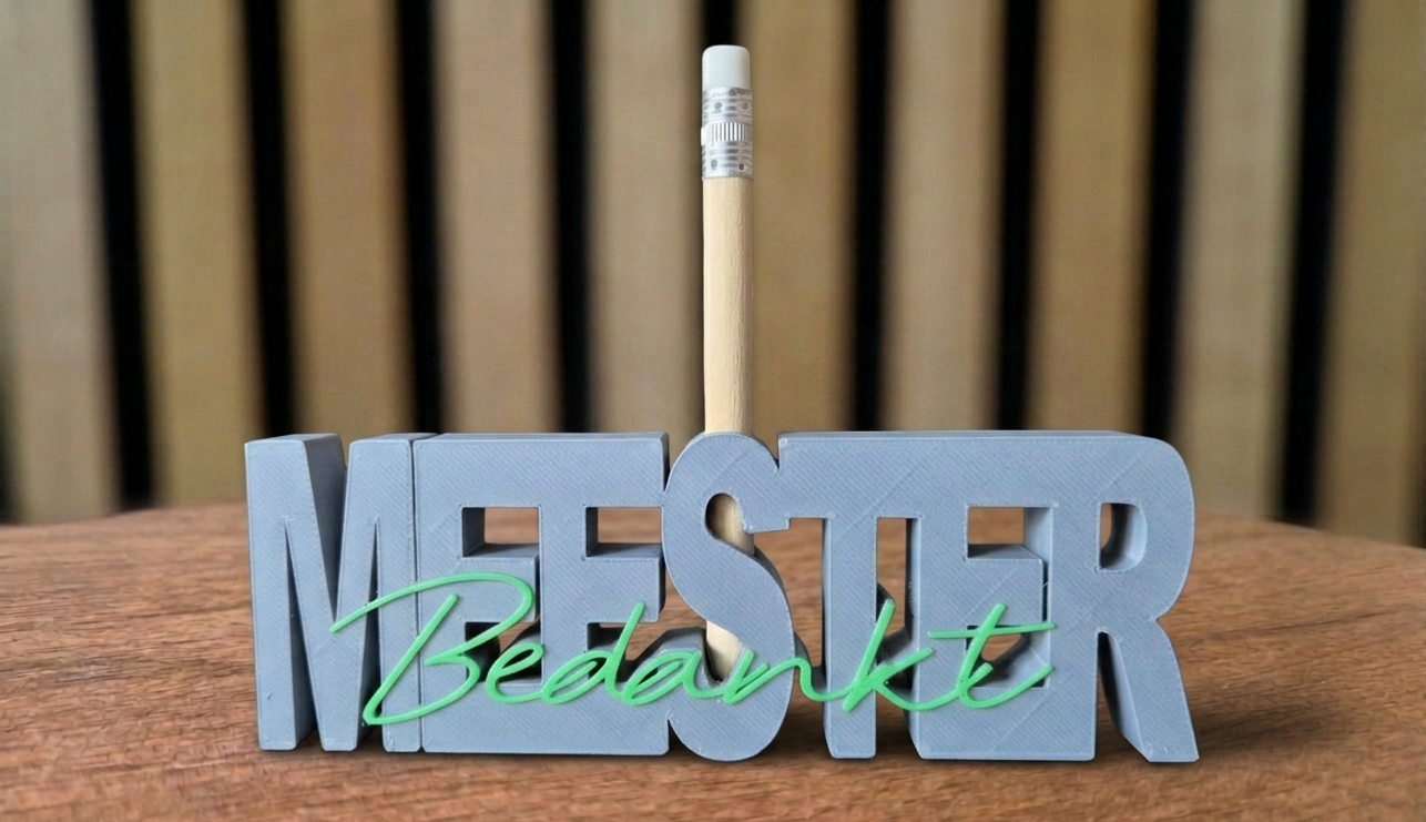 Potloodhouder bedankt meester