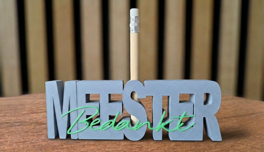 Potloodhouder bedankt meester
