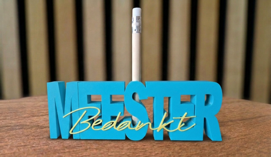 Potloodhouder bedankt meester