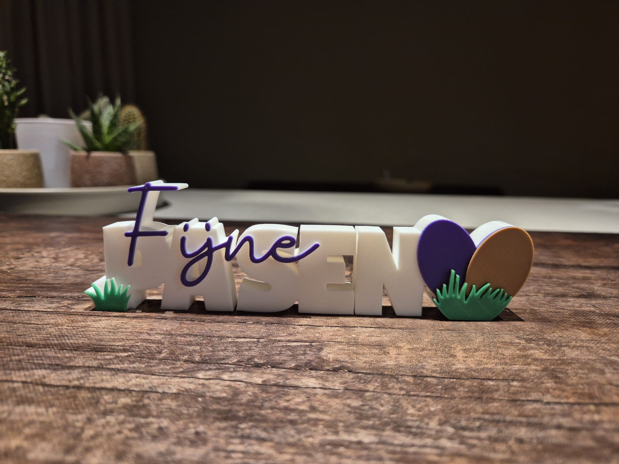 Woord beeld "Fijne PASEN" met paaseieren