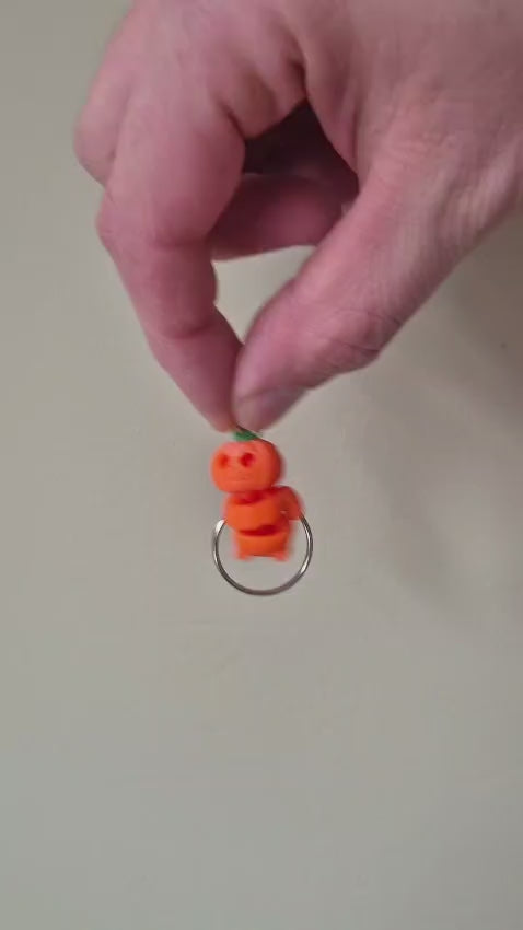 Flexi pumpkin keychain